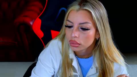 Snapshot of ohhh_nicole chatting on April 2026 12:39:02 PM ohhh_nicole online show from April 2026 12:39:02 PM