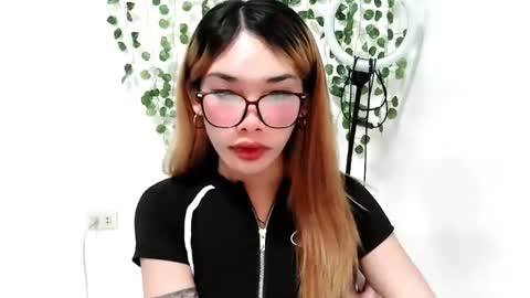 ohmyalessandraxcx online show from November 2025 01:34:02 PM