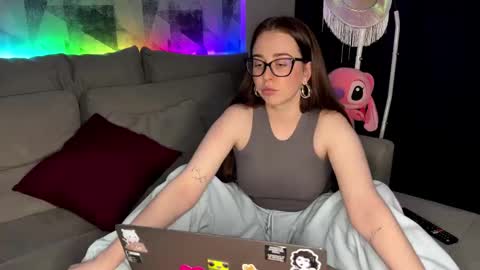 Nikki online show from November 2025 10:19:01 PM