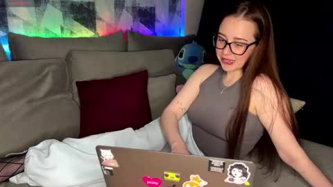 Nikki online show from November 2025 09:29:02 PM