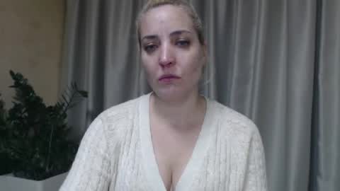 Mari online show from October 2025 03:43:01 PM