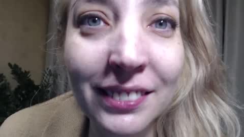 Mari online show from November 2025 06:51:01 PM