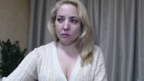 Snapshot of ohsweetmari chatting on April 2026 03:17:01 PM Mari online show from April 2026 03:17:01 PM