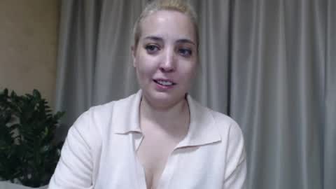 Snapshot of ohsweetmari chatting on May 2026 02:35:02 PM Mari online show from May 2026 02:35:02 PM