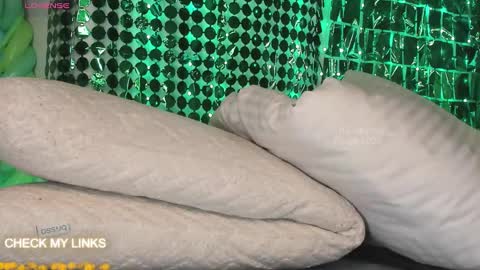 ohyesly_ online show from March 2025 11:35:02 PM