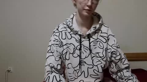 Ola dushek online show from April 2026 06:42:01 PM