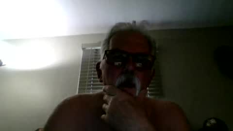 Snapshot of oldmiguy chatting on June 2026 09:17:02 PM OldMIGUY online show from June 2026 09:17:02 PM
