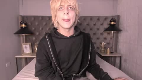 oliiverr22 online show from November 2025 07:58:01 PM