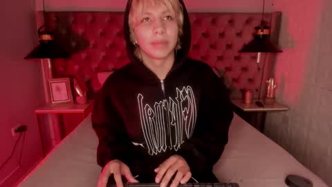 oliiverr22 online show from November 2025 12:08:02 PM