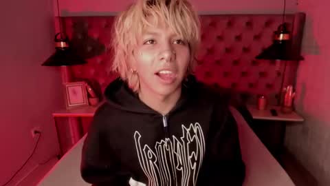 oliiverr22 online show from December 2025 11:41:02 AM