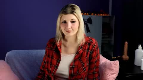 OliSunny Olivia online show from November 2025 08:11:02 PM