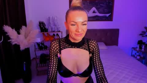 oliva_candy online show from March 2025 03:27:01 PM