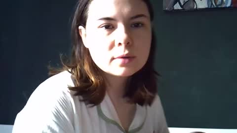 Snapshot of olivepeach chatting on April 2026 08:00:02 AM Oil online show from April 2026 08:00:02 AM