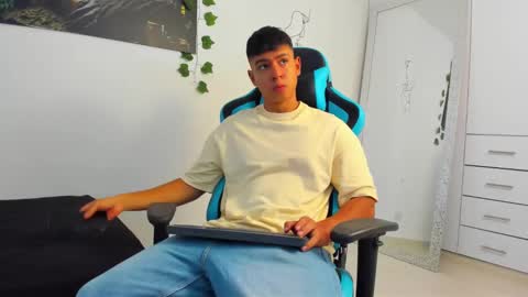 Oliver bray online show from March 2025 03:05:02 PM