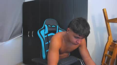 Oliver bray online show from November 2025 07:38:01 PM