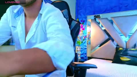 oliver_jamees online show from March 2026 12:21:01 PM