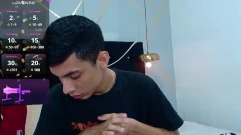 Snapshot of oliver_king_sex chatting on December 2024 06:08:01 PM Oliver Smith online show from December 2024 06:08:01 PM