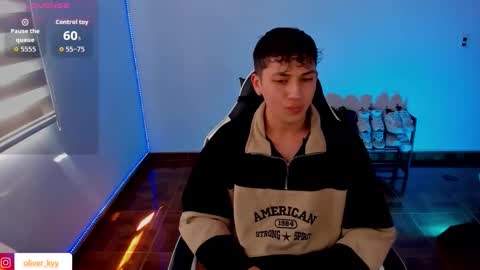 oliveeer online show from September 2025 07:03:02 PM