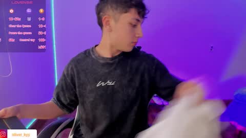 oliveeer online show from December 2025 07:08:02 PM