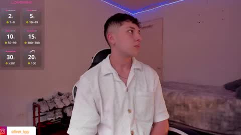 oliveeer online show from April 2026 07:16:01 PM