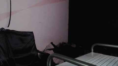 oliver_laid_2023 online show from December 2024 03:18:02 AM