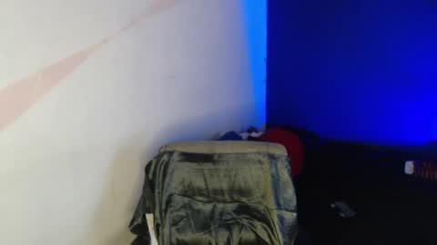 oliver_laid_2023 online show from February 2025 04:04:01 AM