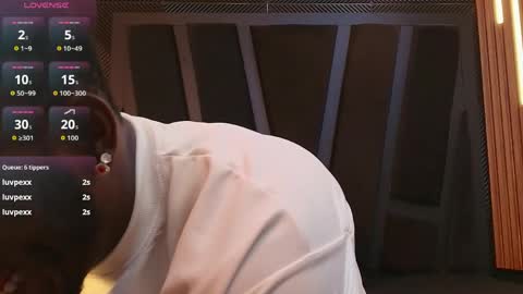 OLIVER LAURENT online show from April 2026 11:31:02 AM