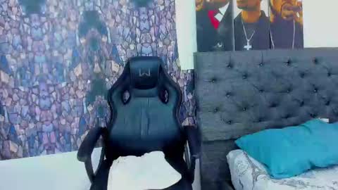 oliver_smith_2 online show from February 2025 05:13:02 PM