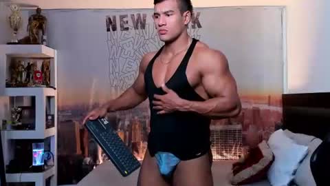 oliver_tommy online show from October 2025 12:58:01 PM