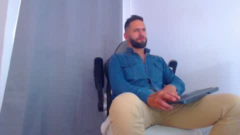 oliver online show from December 2024 08:37:02 PM