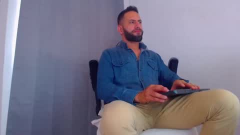 oliver online show from February 2025 06:04:01 PM