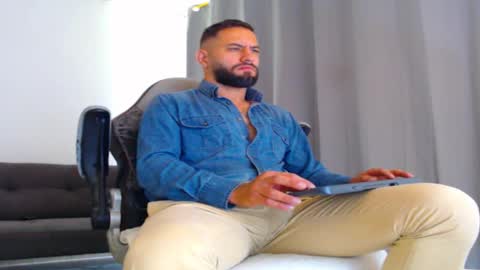 oliver online show from November 2025 03:51:01 PM