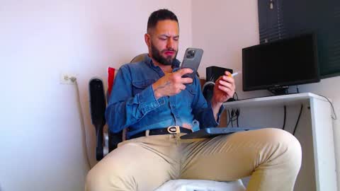 Snapshot of oliverdrew1 chatting on January 2026 12:53:02 PM oliver online show from January 2026 12:53:02 PM