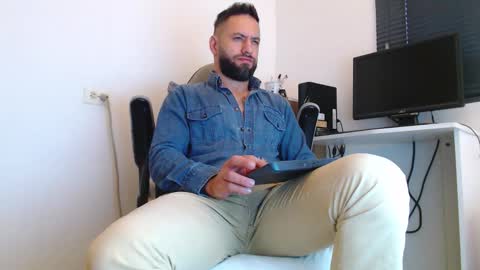 Snapshot of oliverdrew1 chatting on February 2026 03:56:02 PM oliver online show from February 2026 03:56:02 PM
