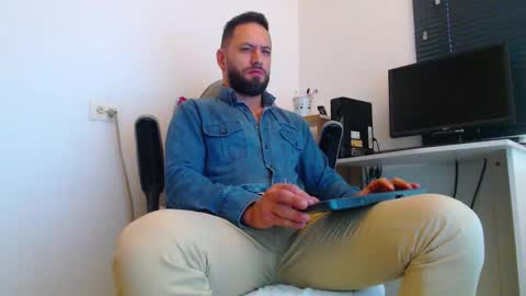 Snapshot of oliverdrew1 chatting on March 2026 03:50:01 PM oliver online show from March 2026 03:50:01 PM