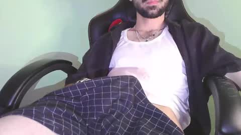 Snapshot of olivereff chatting on May 2026 09:09:02 PM Oliver online show from May 2026 09:09:02 PM