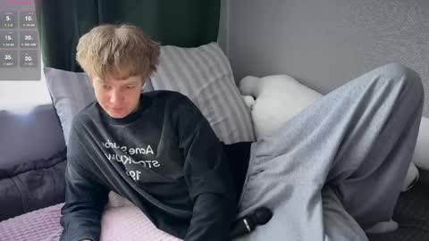 Snapshot of olivertasty chatting on May 2026 12:45:01 PM oliver online show from May 2026 12:45:01 PM