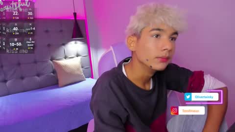 Snapshot of olivertwinky_ chatting on September 2025 04:34:02 AM Oliver online show from September 2025 04:34:02 AM