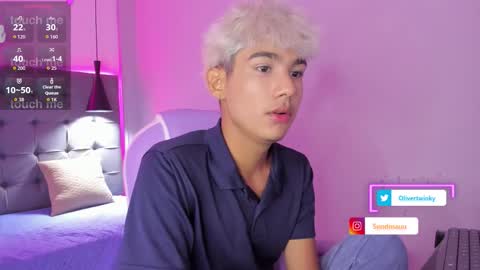 Snapshot of olivertwinky_ chatting on September 2025 05:06:02 AM Oliver online show from September 2025 05:06:02 AM