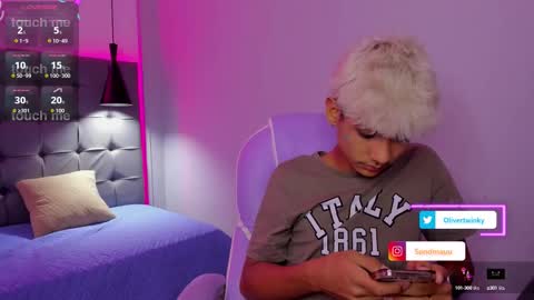 Snapshot of olivertwinky_ chatting on September 2025 04:03:01 AM Oliver online show from September 2025 04:03:01 AM