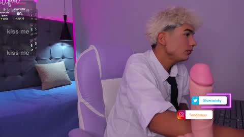 Snapshot of olivertwinky_ chatting on September 2025 05:42:01 AM Oliver online show from September 2025 05:42:01 AM