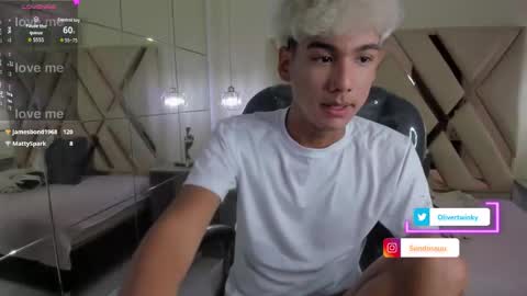 Snapshot of olivertwinky_ chatting on September 2025 03:49:01 PM Oliver online show from September 2025 03:49:01 PM