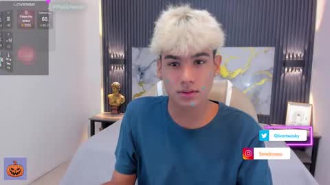 Snapshot of olivertwinky_ chatting on October 2025 02:37:01 PM Oliver online show from October 2025 02:37:01 PM