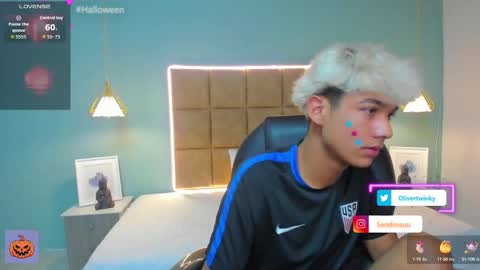 Snapshot of olivertwinky_ chatting on October 2025 09:56:01 PM Oliver online show from October 2025 09:56:01 PM