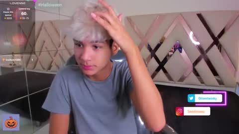 Snapshot of olivertwinky_ chatting on October 2025 03:21:02 PM Oliver online show from October 2025 03:21:02 PM