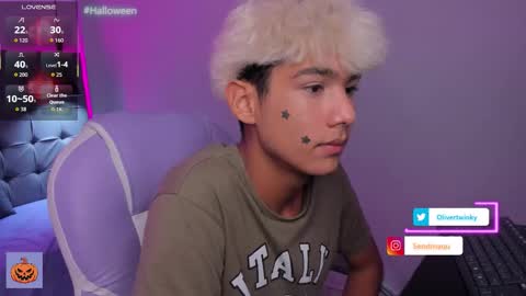 Snapshot of olivertwinky_ chatting on October 2025 11:29:02 PM Oliver online show from October 2025 11:29:02 PM