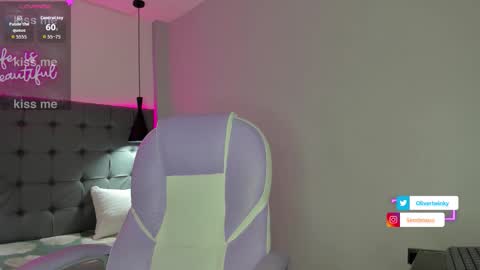 Snapshot of olivertwinky_ chatting on November 2025 01:33:01 PM Oliver online show from November 2025 01:33:01 PM