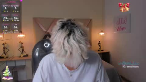 Snapshot of olivertwinky_ chatting on November 2025 01:32:02 PM Oliver online show from November 2025 01:32:02 PM