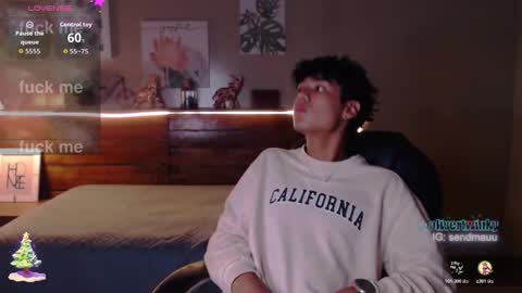 Snapshot of olivertwinky_ chatting on November 2025 08:42:02 PM Oliver online show from November 2025 08:42:02 PM