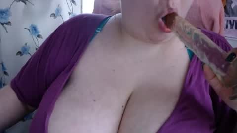Snapshot of olivia_bud_gold chatting on December 2024 12:27:01 PM Olivia Gold online show from December 2024 12:27:01 PM
